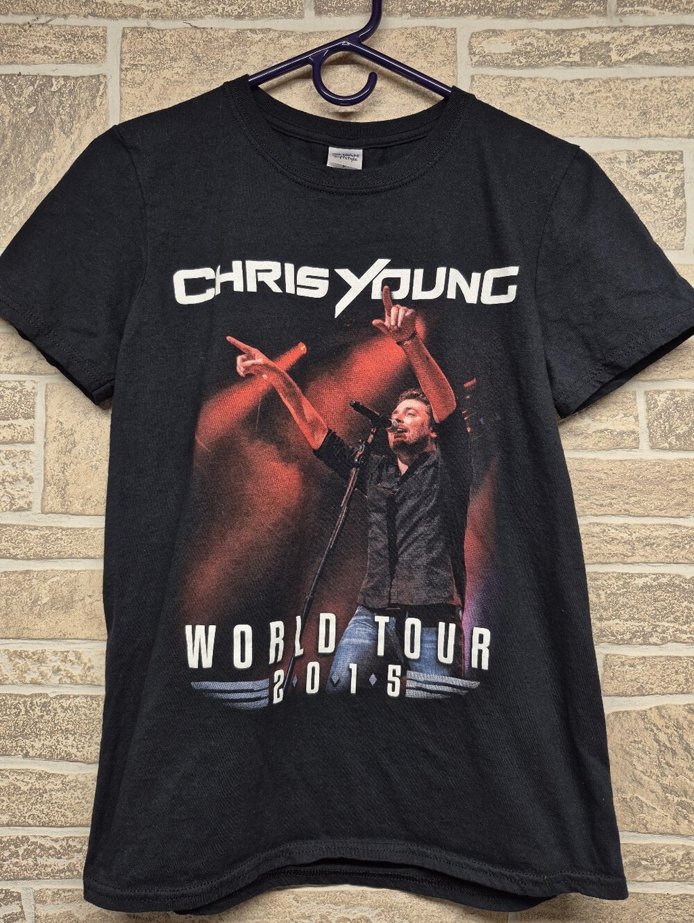 Gildan Black Chris Young World Tour Graphic Tee with Red Stage Print Size S